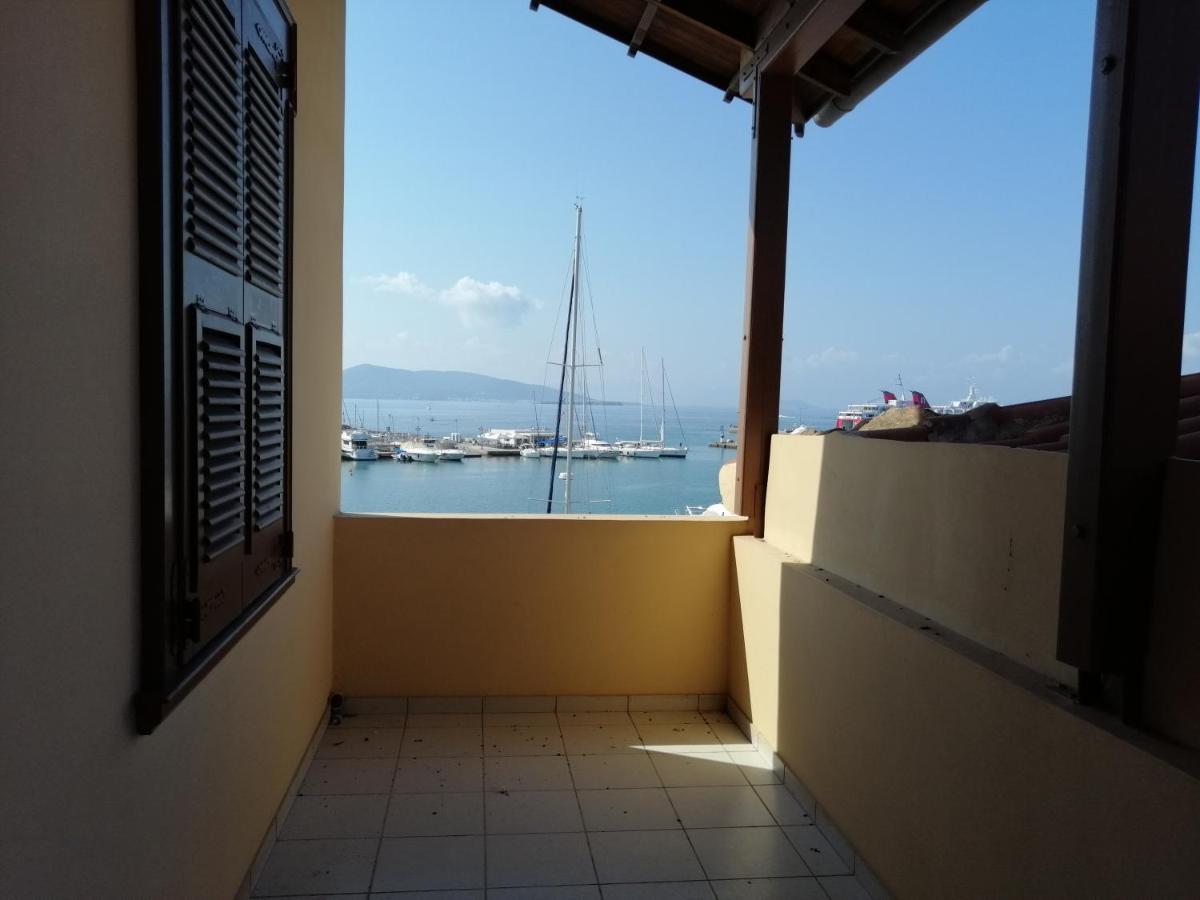 Aegina Port Apt 2-Διαμέρισμα Στο Λιμάνι Της Αίγινας 2 Buitenkant foto