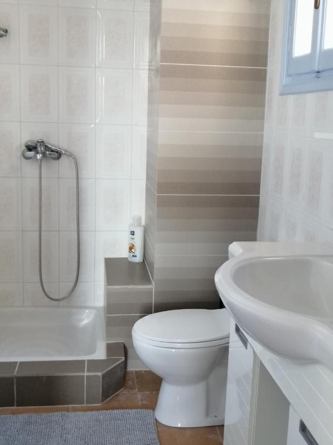 Aegina Port Apt 2-Διαμέρισμα Στο Λιμάνι Της Αίγινας 2 Buitenkant foto