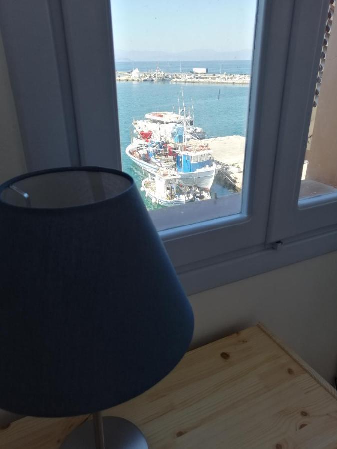Aegina Port Apt 2-Διαμέρισμα Στο Λιμάνι Της Αίγινας 2 Buitenkant foto