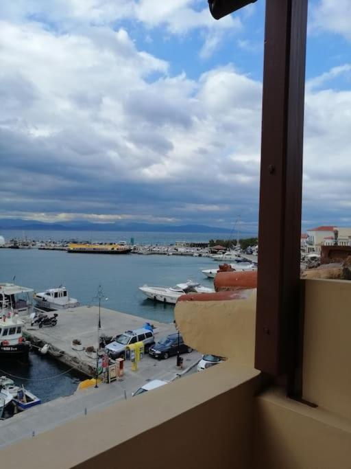 Aegina Port Apt 2-Διαμέρισμα Στο Λιμάνι Της Αίγινας 2 Buitenkant foto