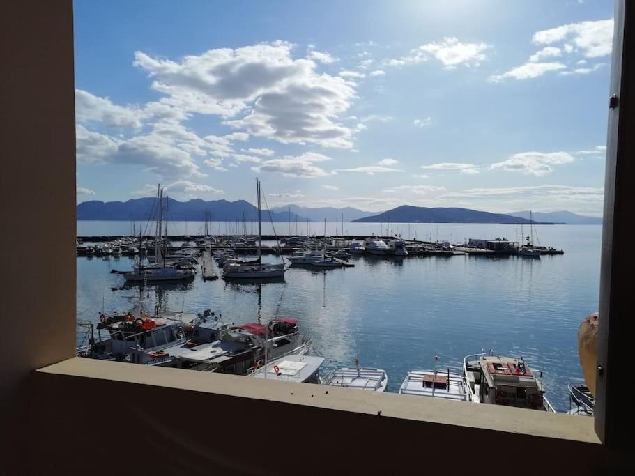 Aegina Port Apt 2-Διαμέρισμα Στο Λιμάνι Της Αίγινας 2 Buitenkant foto