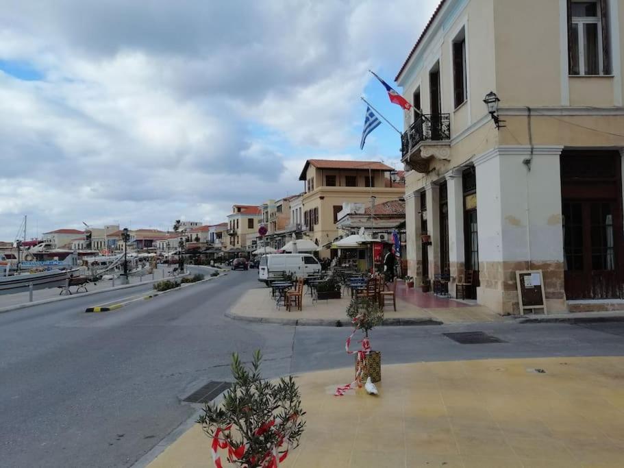 Aegina Port Apt 2-Διαμέρισμα Στο Λιμάνι Της Αίγινας 2 Buitenkant foto