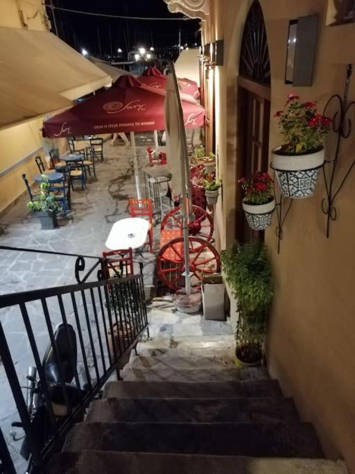 Aegina Port Apt 2-Διαμέρισμα Στο Λιμάνι Της Αίγινας 2 Buitenkant foto