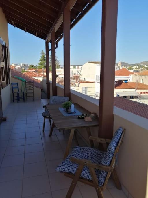 Aegina Port Apt 2-Διαμέρισμα Στο Λιμάνι Της Αίγινας 2 Buitenkant foto