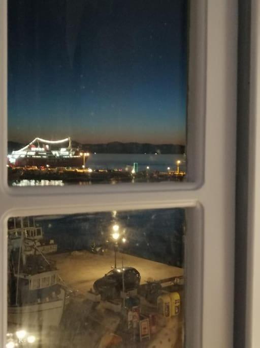 Aegina Port Apt 2-Διαμέρισμα Στο Λιμάνι Της Αίγινας 2 Buitenkant foto