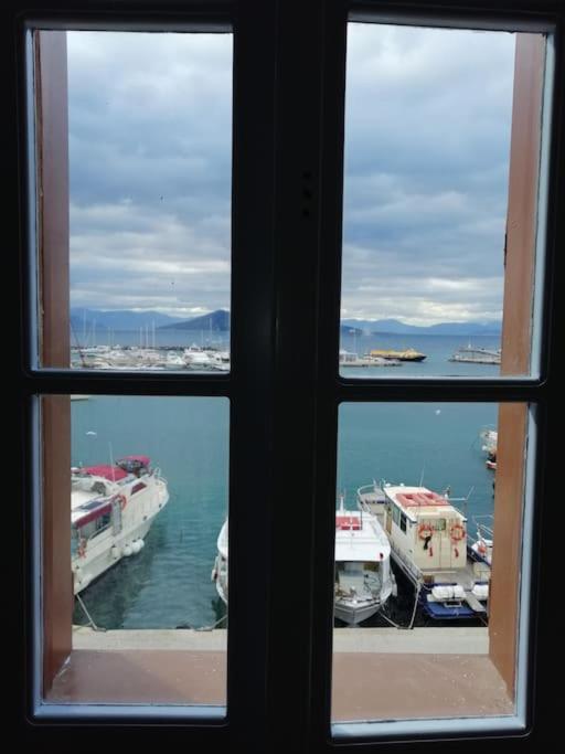 Aegina Port Apt 2-Διαμέρισμα Στο Λιμάνι Της Αίγινας 2 Buitenkant foto