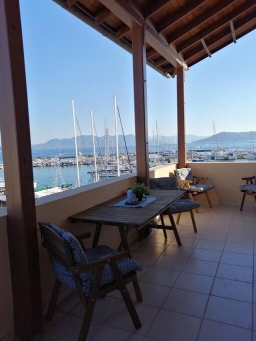 Aegina Port Apt 2-Διαμέρισμα Στο Λιμάνι Της Αίγινας 2 Buitenkant foto